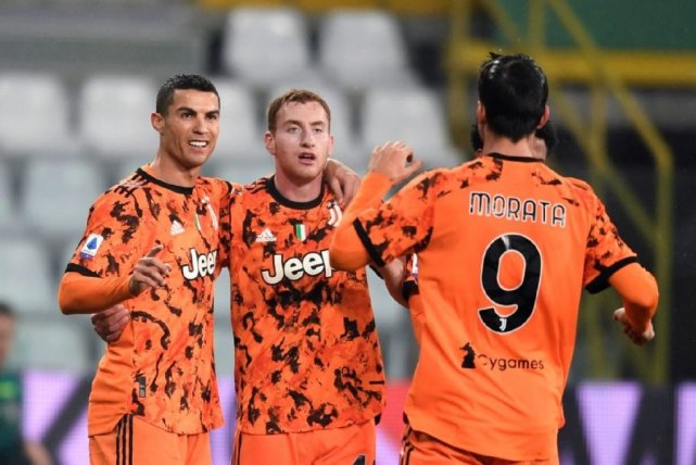 尤文图斯内部会议纪要流出：集结日迎来里程碑，全明星赛使命明确，轮换策略成焦点(尤文最新引援消息)