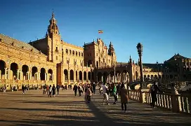 塞维利亚发布备战花絮，加时末段篮板制胜，法甲任务艰巨，更衣室氛围转暖的简单介绍