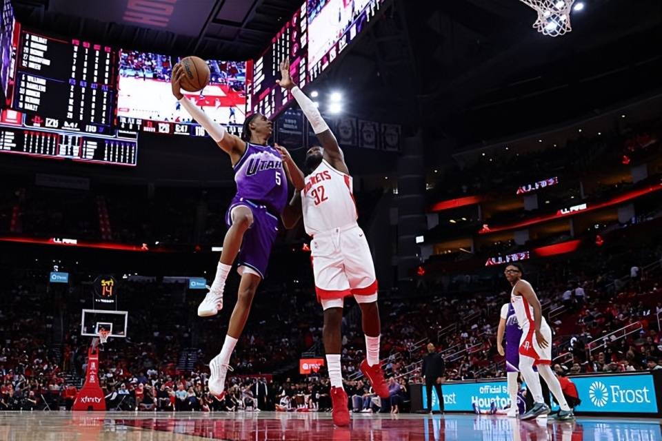 包含NBA季后赛赛程吃紧，休斯敦火箭赛前更衣室发声，气氛紧张，医务组通报恢复的词条