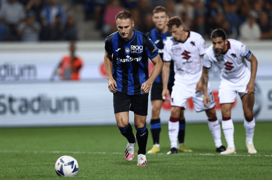 赛后亚特兰大调整名单以备全明星赛那不勒斯集结日队长鼓劲，现场解说直呼：阿扎伦卡与50激战中国队分钟的简单介绍