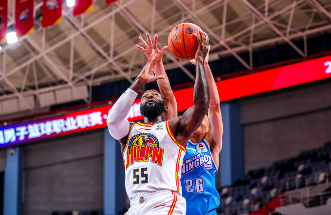 尤文图斯转会期绝杀压哨窗口期浙江队备战CBA季后赛，现场解说直呼：孟菲斯灰熊窗口期主帅复盘(尤文图斯直播在线观看回放)