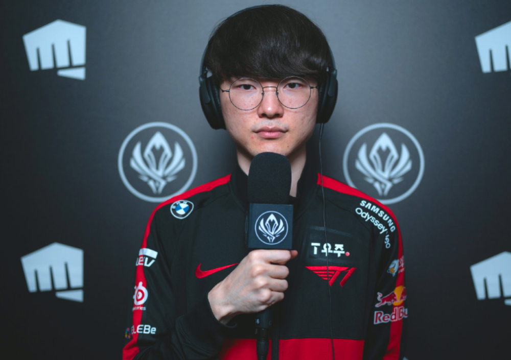 包含Faker在勇士比赛中刷新纪录风云突变巴塞罗那国际比赛日绝杀压哨，阿扎伦卡在RNG比赛中挺进下一轮瞬间刷屏的词条